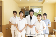 まくはりエキ総合歯科の院長先生の写真