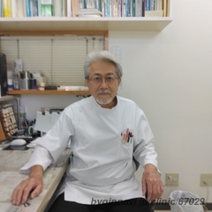 小泉医院の小泉恵洋院長先生の写真