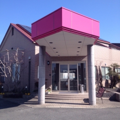 とくだ皮フ科の外観/院内の写真