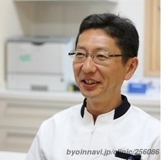 せとかいどう花井クリニックの花井雅志院長先生の写真