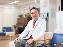 おなかクリニックの村井隆三院長先生の写真