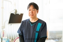 すずき歯科の鈴木克明院長先生の写真