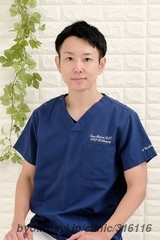 くくるの森みみはなのどクリニックの吉田真也院長先生の写真