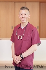 玄和堂歯科診療所の寺師史峰院長先生の写真