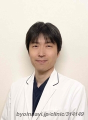 むこう山 みみ はな のど クリニックの向山宣昭院長先生の写真
