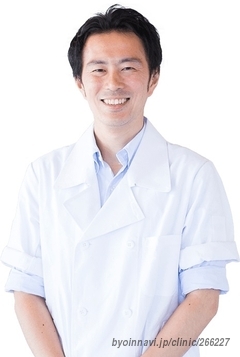 Yasuda dental clinic westの保田知徳院長先生の写真