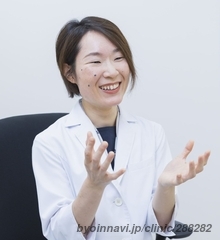 クリニックプラス中野の鳴釜ゆり子院長先生の写真