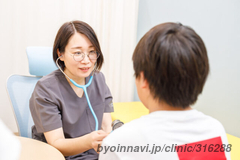 神戸ハーバーランドあおぞらこどものクリニックの沖田空院長先生の写真