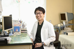 浅川医院の浅川昌洋院長先生の写真
