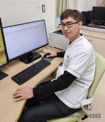 いすのき内科の難波豊隆院長先生の写真