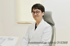 あかどうじクリニックの山田健太院長先生の写真