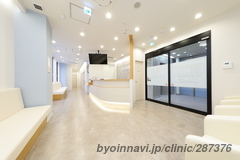 立川駅前こばやし内科・胃と大腸内視鏡クリニックの外観/院内の写真