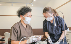 しんちゃんこども歯科の蓮礼次郎(はすれいじろう)院長先生の写真