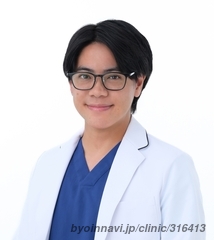 宜野湾シーサイドクリニックの伊集広城院長先生の写真