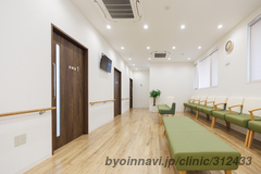 かたおか整形外科手の外科クリニックの外観/院内の写真