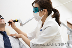 はなぶさ脳神経外科・皮ふ科クリニックの英賢一郎院長先生の写真