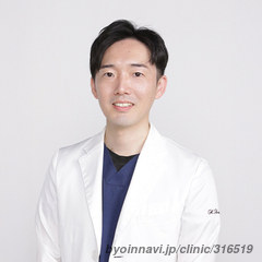 神戸三宮きのした内科 消化器内視鏡クリニックの木下恵介院長先生の写真