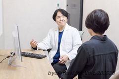 ルキナ新宿四谷クリニックの春田英律院長先生の写真