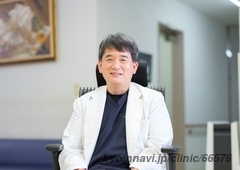 淀縄医院の淀縄武史院長先生の写真
