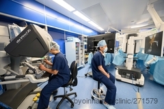 東京国際大堀病院の院長先生の写真