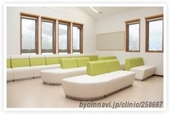 とみざわ腎泌尿器科の外観/院内の写真