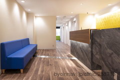 水道橋駅前こばやし皮フ科形成外科の外観/院内の写真