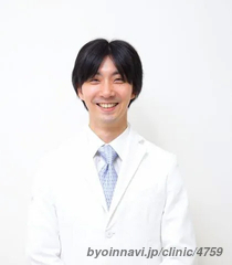 文京動坂診療所の崎谷康佑院長先生の写真