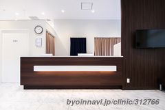 とみだ眼科四日市の外観/院内の写真