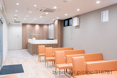 綱島駅前内科小児科クリニックの外観/院内の写真