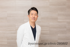 はしもと整形外科リハビリクリニックの橋本慎吾院長先生の写真