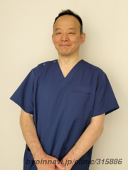 脱クリニックの赤木一成院長先生の写真