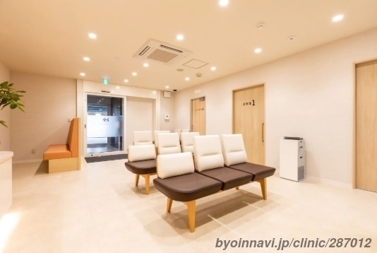 まるばね泌尿器科クリニック北区東十条の外観/院内の写真