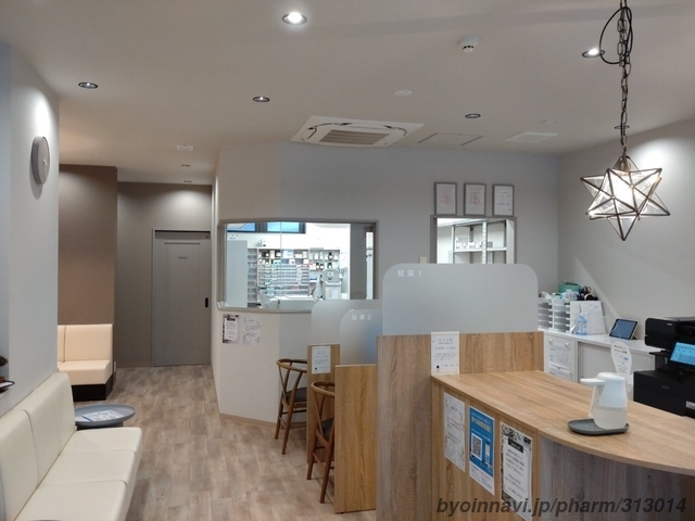 ステラ薬局上杉店の外観/施設内の写真