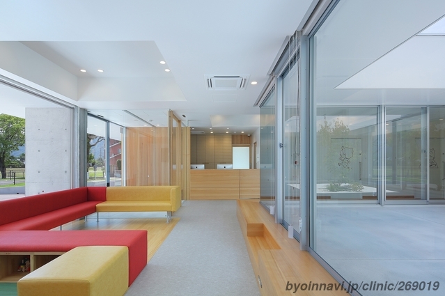 こどもとアレルギーのクリニック けいあいらの外観/院内の写真