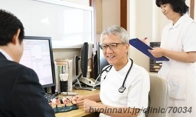 上久保内科クリニックの上久保啓太院長先生の写真