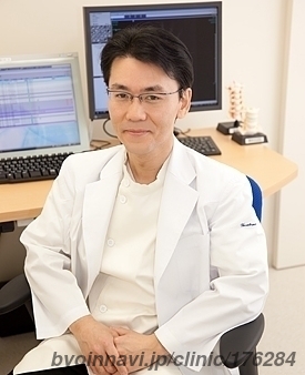 やすとも整形外科の佐藤康伴院長先生の写真