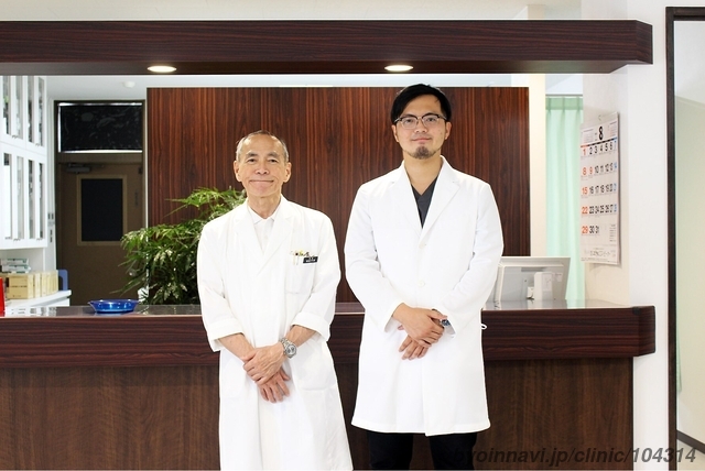 嘉数胃腸科内科医院の嘉数昇達院長先生の写真