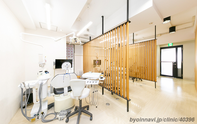 つじの歯科医院の外観/院内の写真
