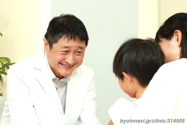 山口いるか小児科アレルギー科の西郷謙二郎院長先生の写真