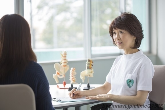 16号整形外科の山田朱織院長先生の写真