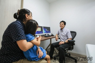 仁小児科の村上仁彦院長先生の写真