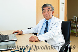 スマイルキッズクリニックの臼井信男院長先生の写真