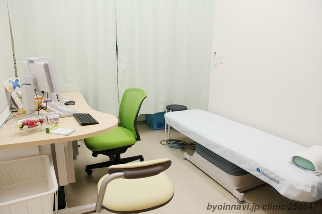 五味皮フ科の外観/院内の写真