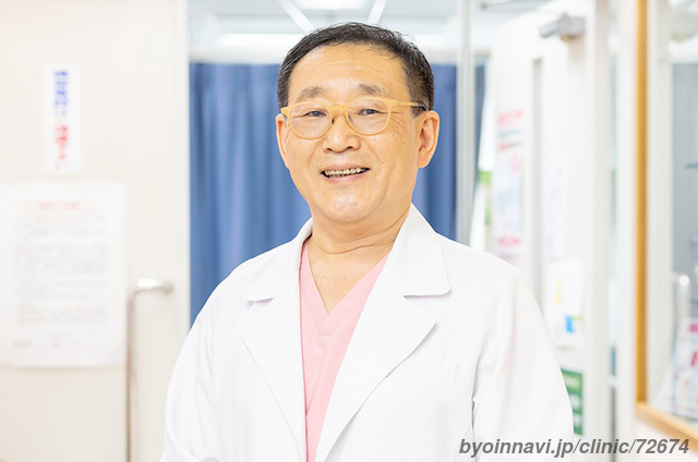 鳴海クリニックの鳴海賢二院長先生の写真