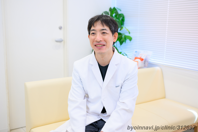 クリニックプラス池尻大橋の佐藤順一朗院長先生の写真