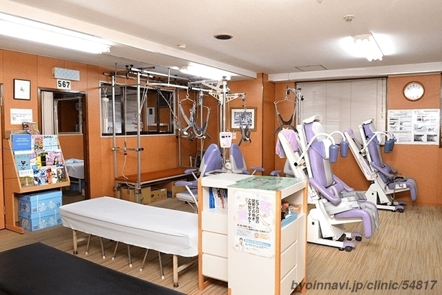 平山整形外科の外観/院内の写真