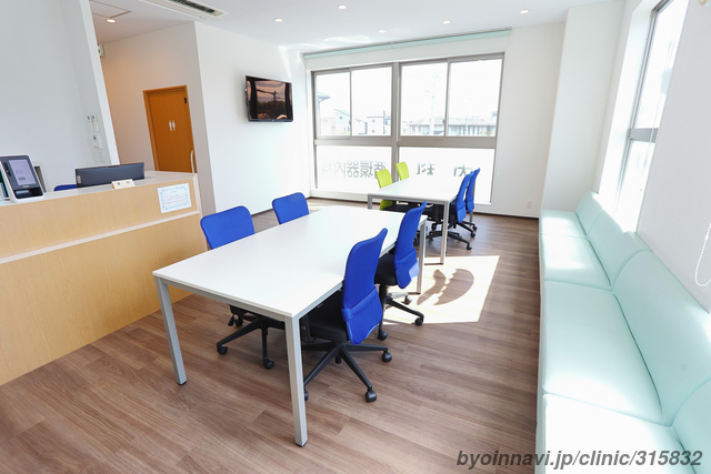 戸塚安行駅前内科の外観/院内の写真